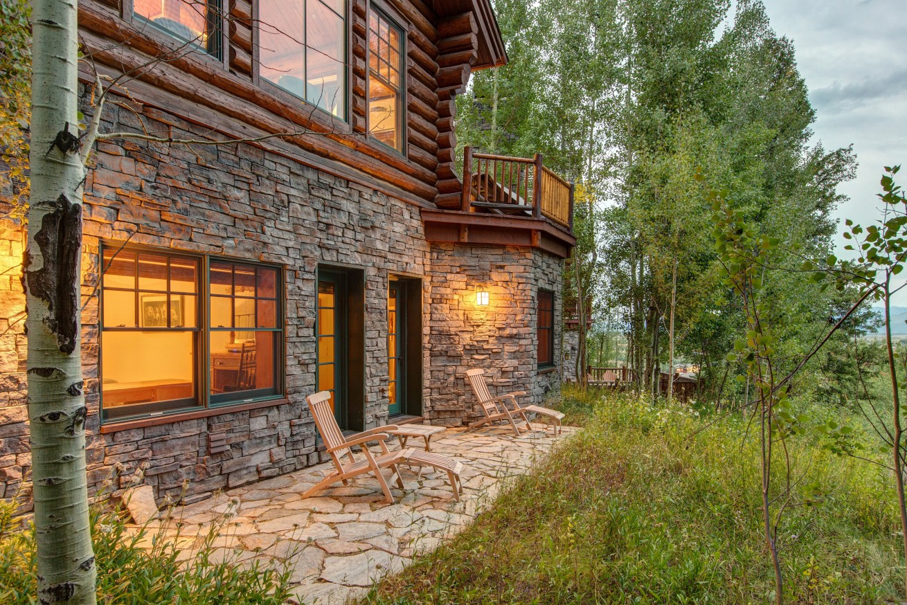 AbodeLuxuryRentalsJacksonHoleMooseheadCabinExteriorPatio2.1
