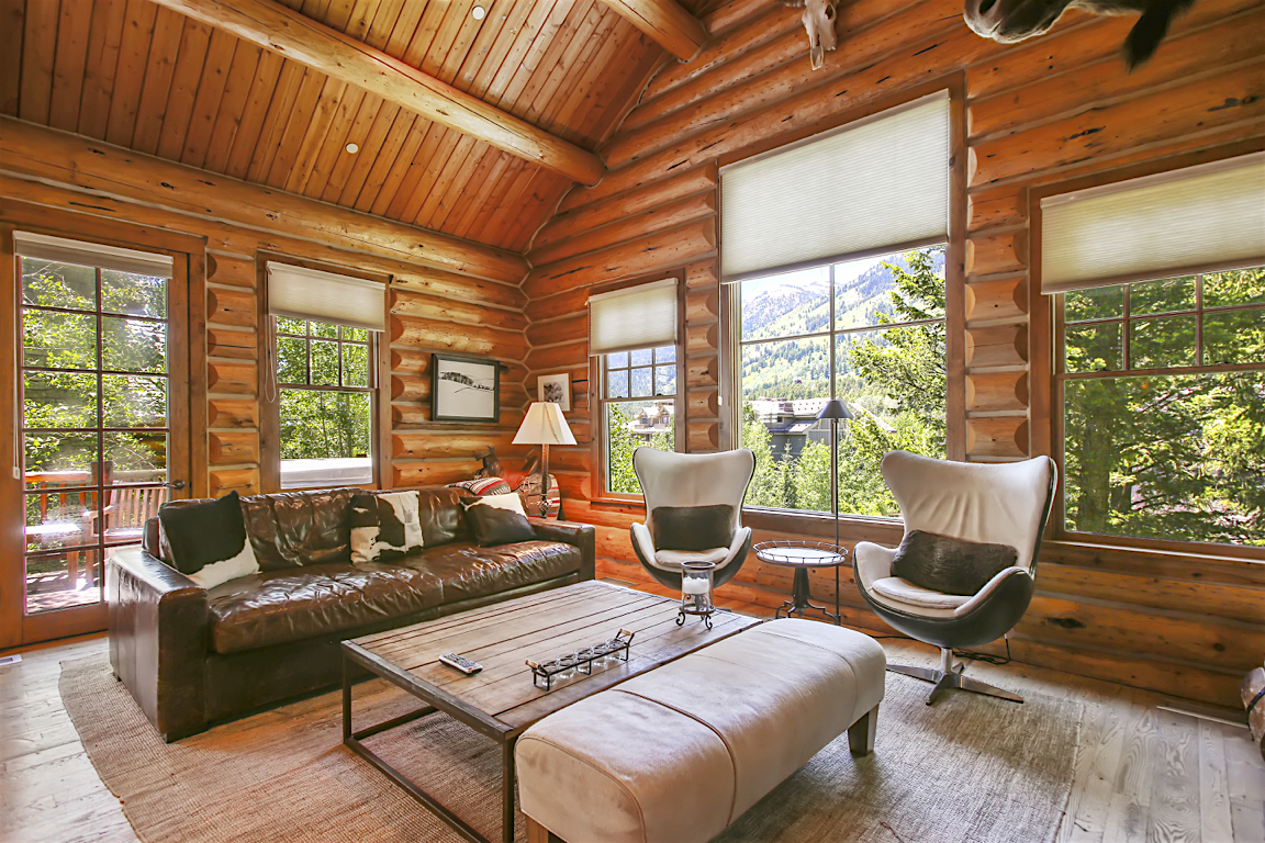 AbodeLuxuryRentalsJacksonHoleMooseheadCabinInteriorLivingRoom